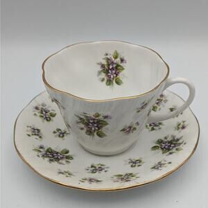 Queen's Sweet Violets Bone China England Teacup and Saucer Bountryside Series